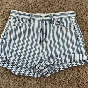 SOLD ON CURTSY AEO striped mom short